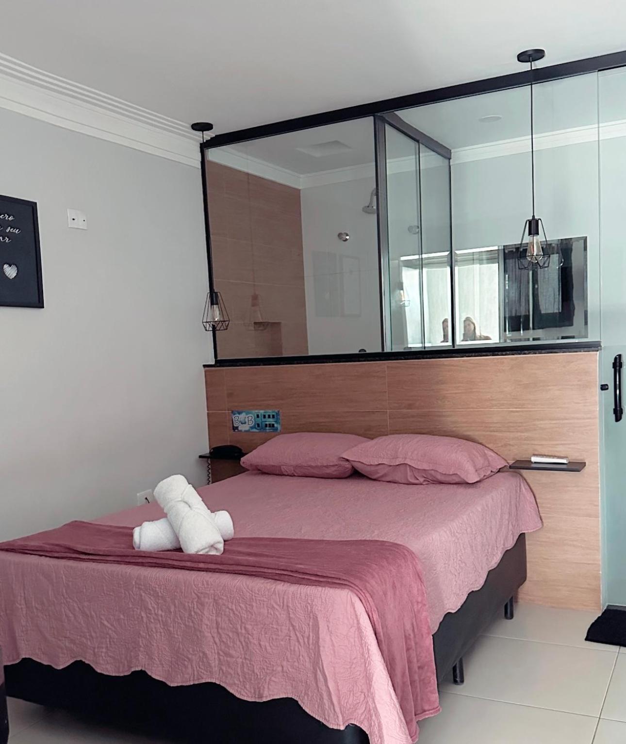 Bob Love hotel 2*
